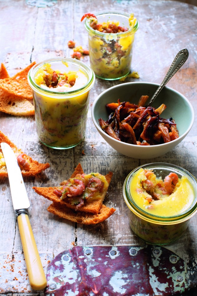 Eingemachte Garnelen und süß eingelegter Fenchel mit Melba-Toasts