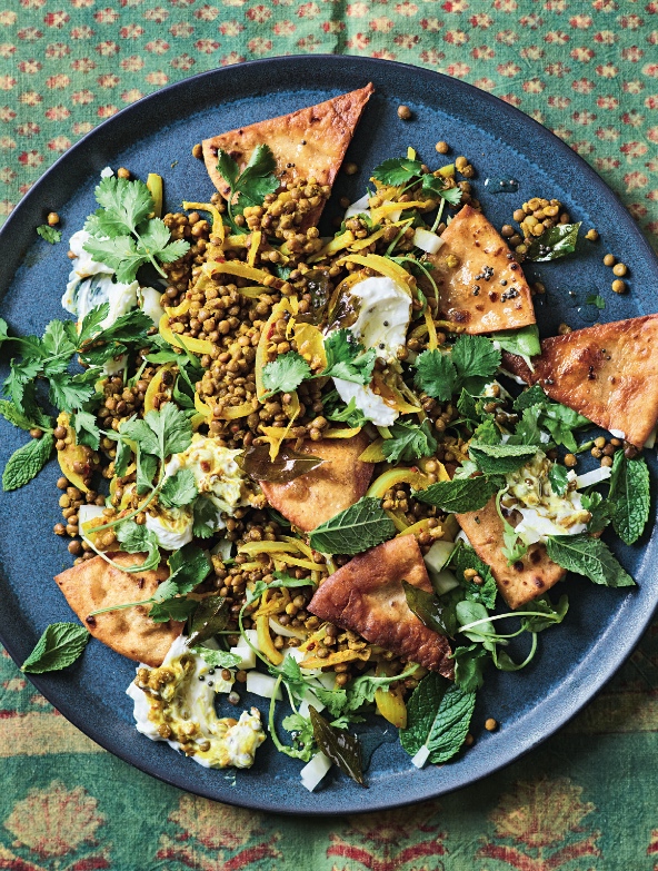 Würzige Linsen mit knusprigem Roti und Knoblauch-Joghurt