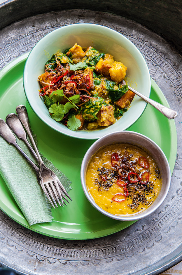 Spinat, Kartoffeln und Paneer mit Tarka-Dal