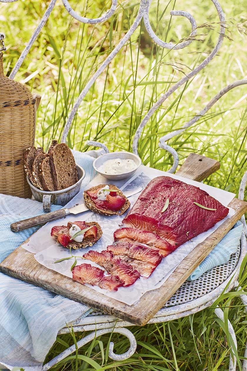 Rote-Bete-Lachs mit Meerrettich-Estragon-Creme