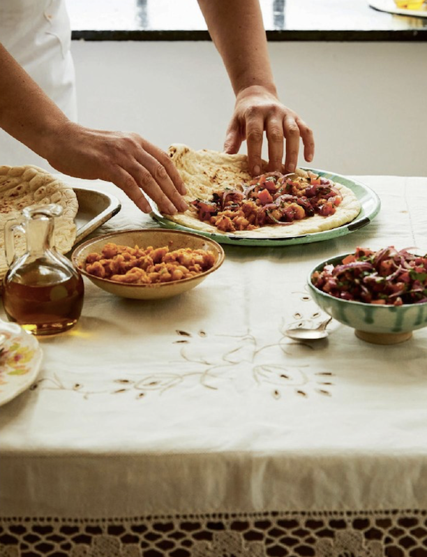 Gewürzter Kichererbsen-Wrap mit Piyaz-Salat