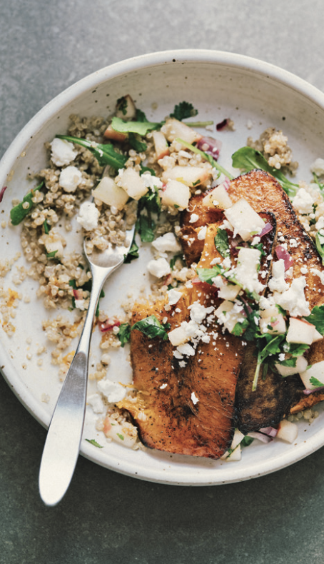 Butternutkürbis-Steaks mit grünem Apfelrelish