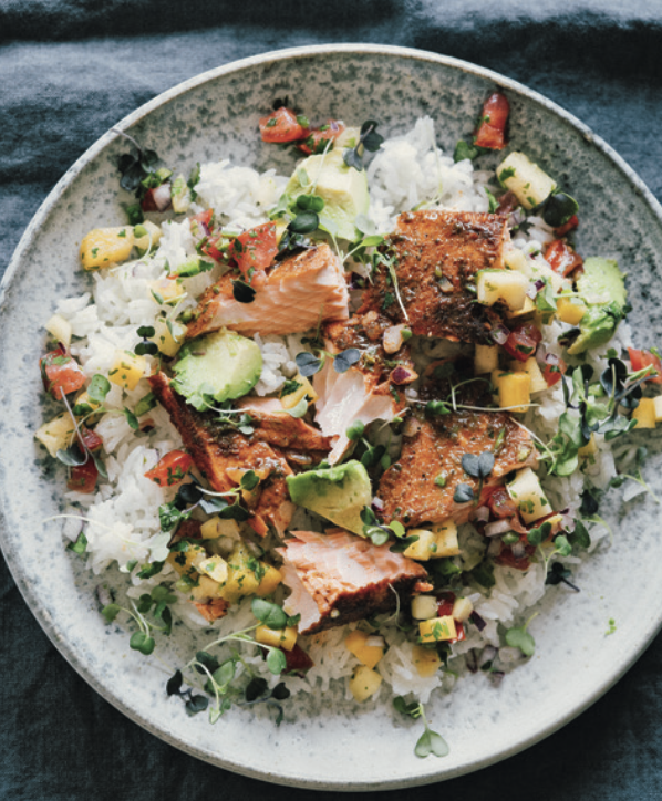 Schwarzer Lachs mit tropischer Pico