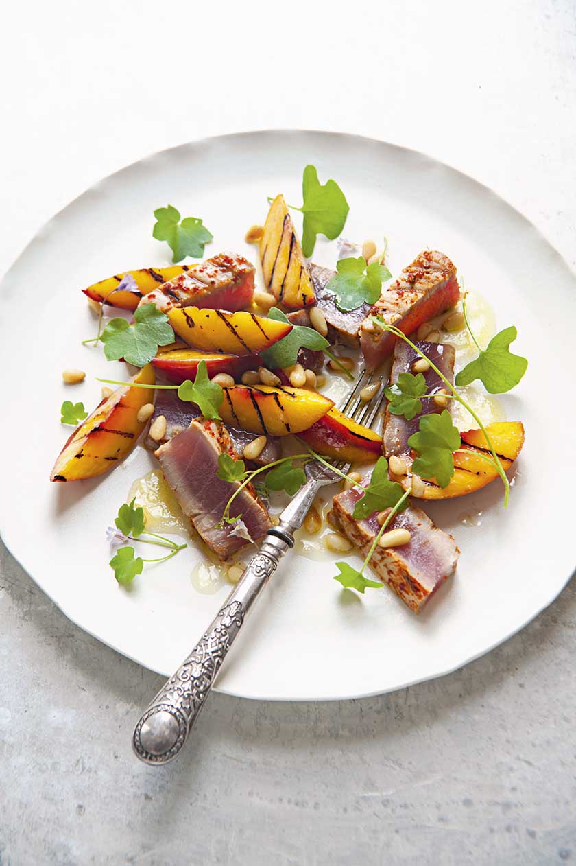 Thunfisch-Nektarinen-Salat mit Pfirsichlikör-Dressing