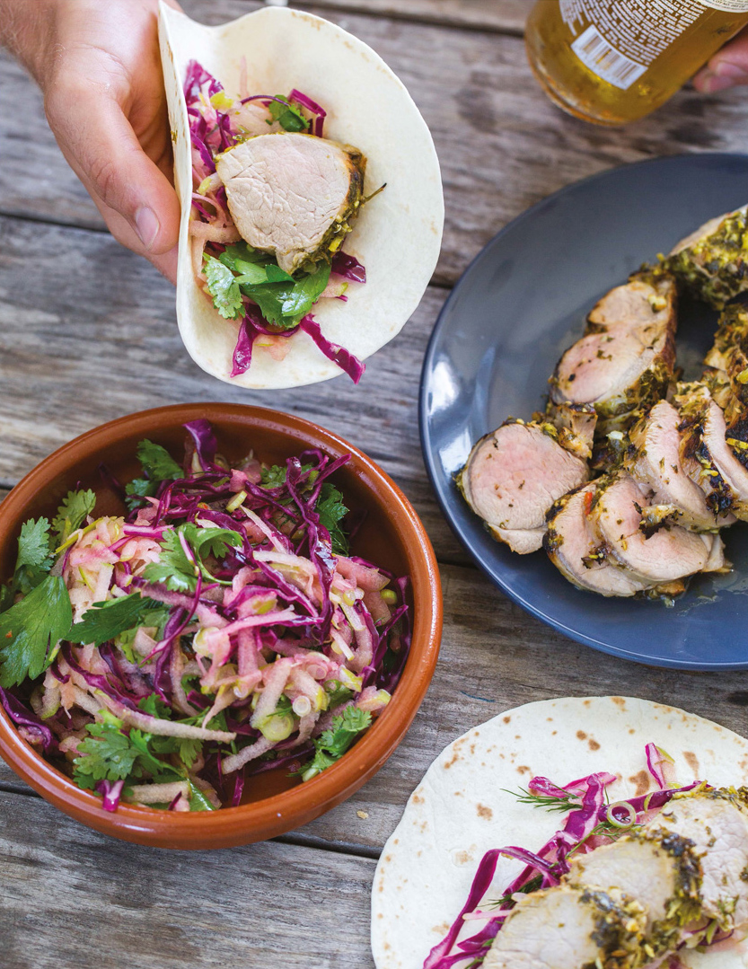 Tacos mit Schweinefleisch und Apfel-Kraut-Salat