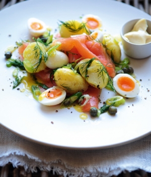 Kartoffelsalat mit Räucherlachs