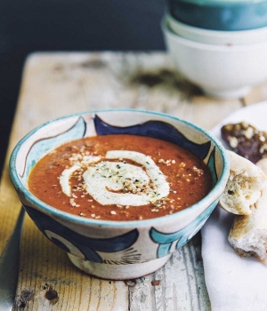 Geröstete Auberginen und Paprikaschoten mit Thymian und Crème fraîche