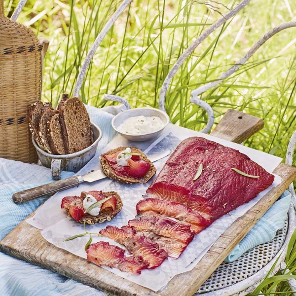 Rote-Bete-Lachs mit Meerrettich-Estragon-Creme