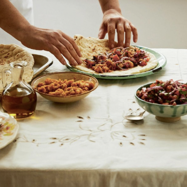Gewürzter Kichererbsen-Wrap mit Piyaz-Salat