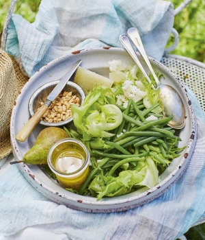 Friséesalat mit Bohnen, Birne und Manchego