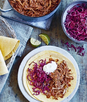 Hähnchen-Mole mit Rotkohl-Salat