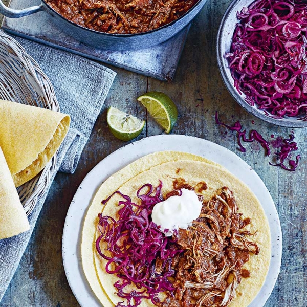 Hähnchen-Mole mit Rotkohl-Salat