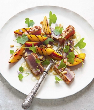 Thunfisch-Nektarinen-Salat mit Pfirsichlikör-Dressing