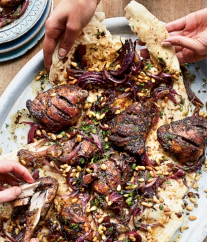 Musakhan: Brathähnchen mit Sumach und roten Zwiebeln