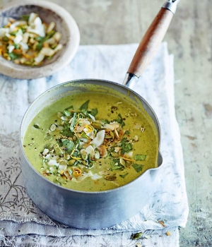 Würzige Erdnuss- Pastinaken-Suppe