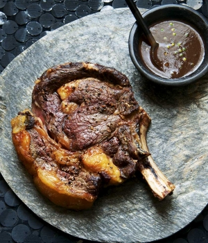 Côtes de Boeuf mit Schwarzer-Knoblauch-Jus