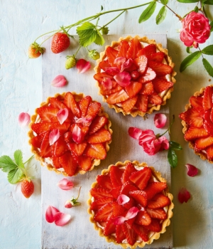 Erdbeer-Rosen-Tartelettes