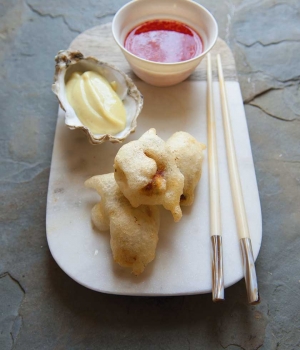 Tempura-Austern mit süßer Chili-Sauce und Wasabi-Mayonnaise