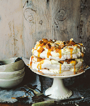 Zimtapfel Pavlova mit gesalzenem Karamell